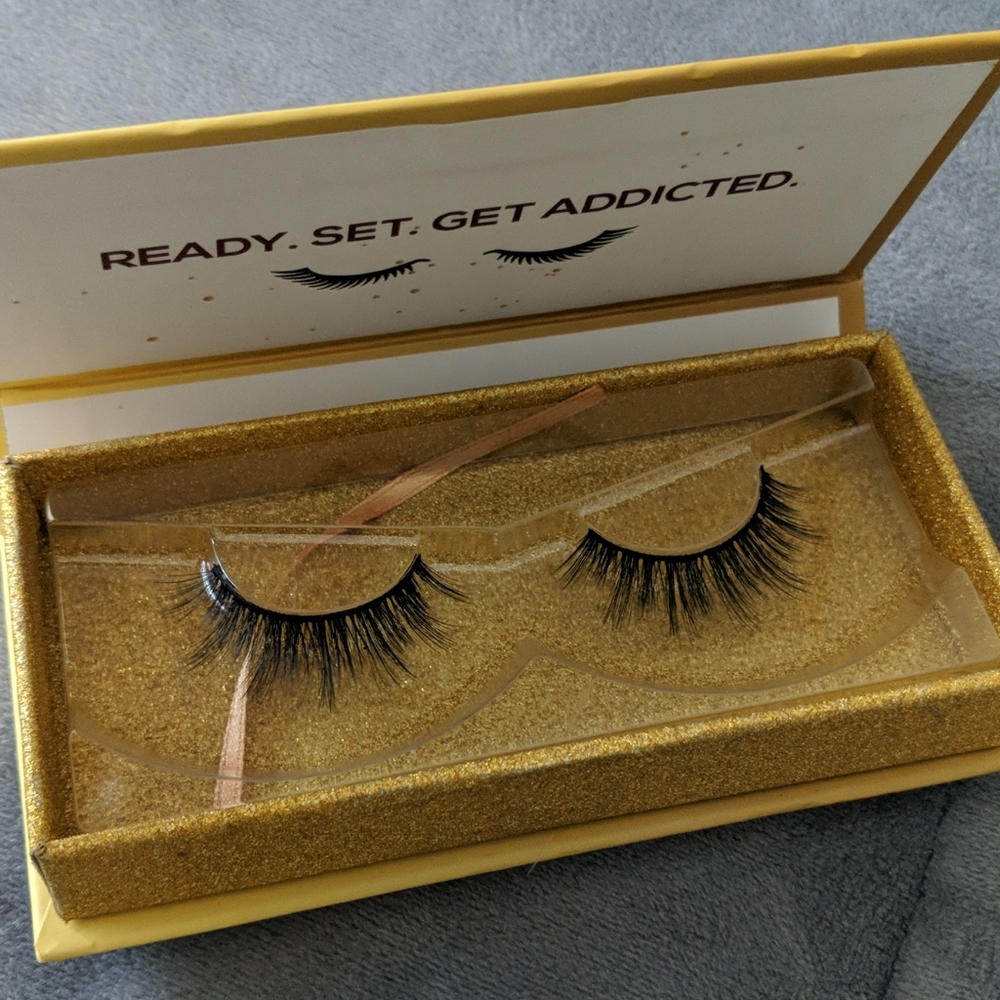 Eyelashes bundle - Picture 2 of 3